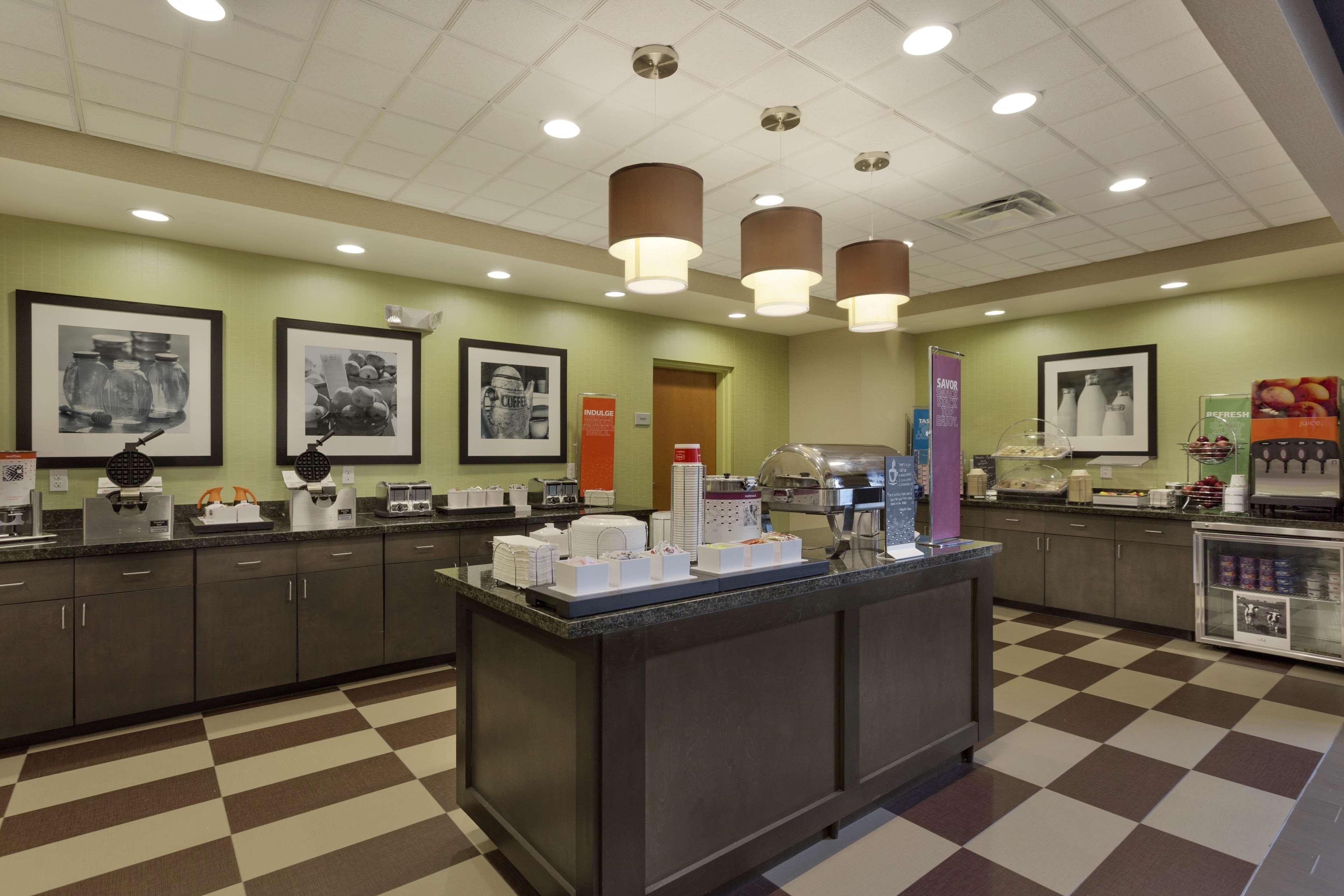 Hampton Inn And Suites Parkersburg Downtown Exterior foto