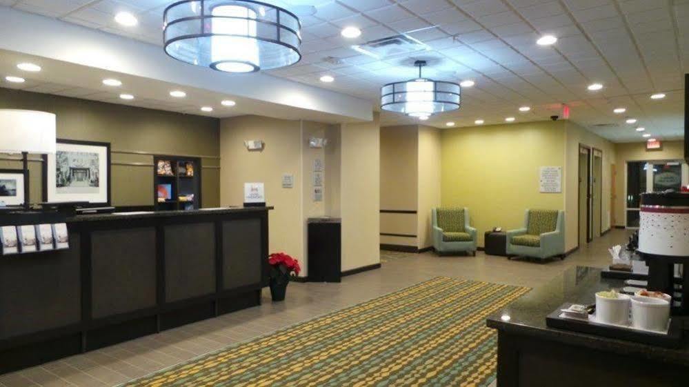 Hampton Inn And Suites Parkersburg Downtown Exterior foto